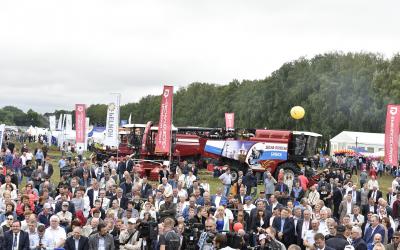 Более 10 тысяч человек посетили экспозицию «Брянсксельмаш» на «Дне брянского поля-2017»