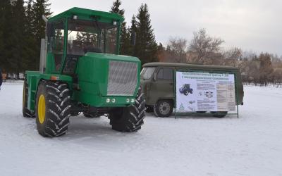 Курганские конструкторы представили уникальную разработку - Трактор Т-240