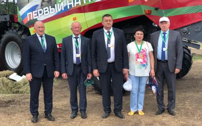 Министр сельского хозяйства дал высокую оценку технике «Брянсксельмаш» на Всероссийском дне поля в Липецке