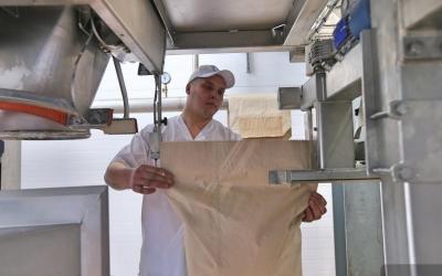 Евгений Куйвашев дал старт работе нового цеха по производству сухого молока на заводе в Байкалово