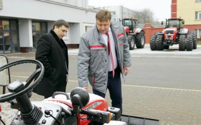 Генеральный директор АО "Росагролизинг" Павел Косов посетил Минский тракторный завод