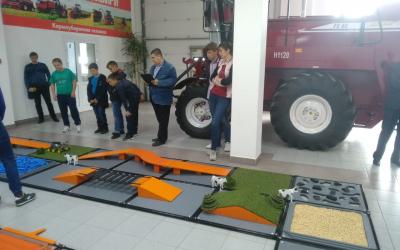 В Новосибирском ГАУ проходят соревнования по моделированию агророботов