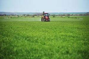 Россельхознадзор вернет себе контроль за пестицидами от поля до прилавка