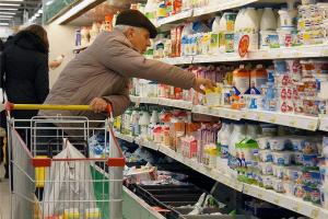 Власти РФ призвали население не скупать продукты про запас