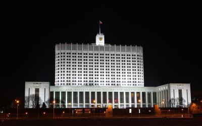 Правительство ограничило закупки для государственных и муниципальных нужд сельскохозяйственной, строительно-дорожной техники и пищевого оборудования из-за рубежа