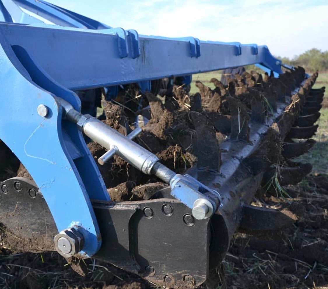 Глубокорыхлитель навесной РН 5-3,3 с катком (5 стоек)