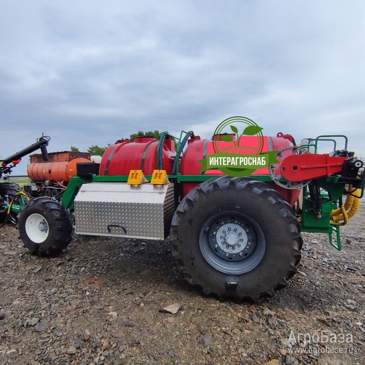 Посевной комплекс Bourgault 5710 – система внесения КАС32 и ЖКУ