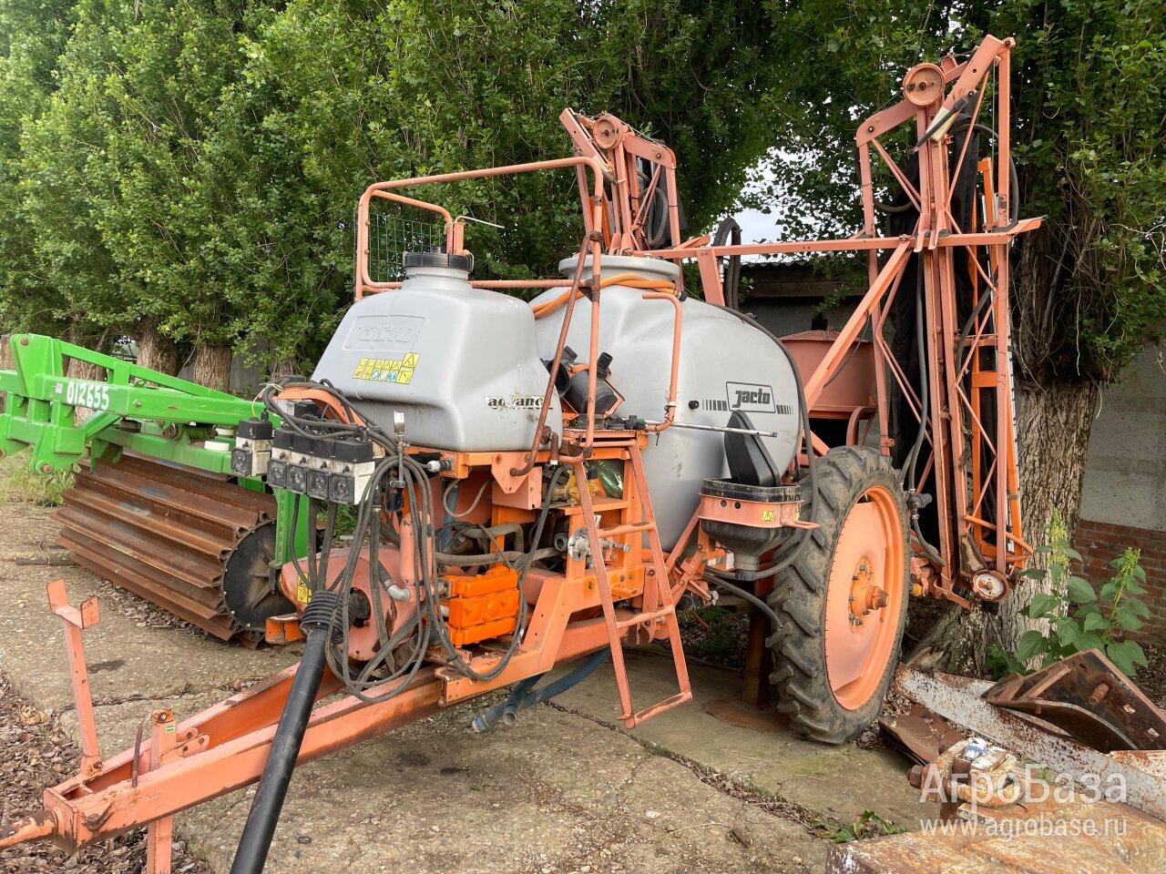 Опрыскиватель Jacto Advance 3000