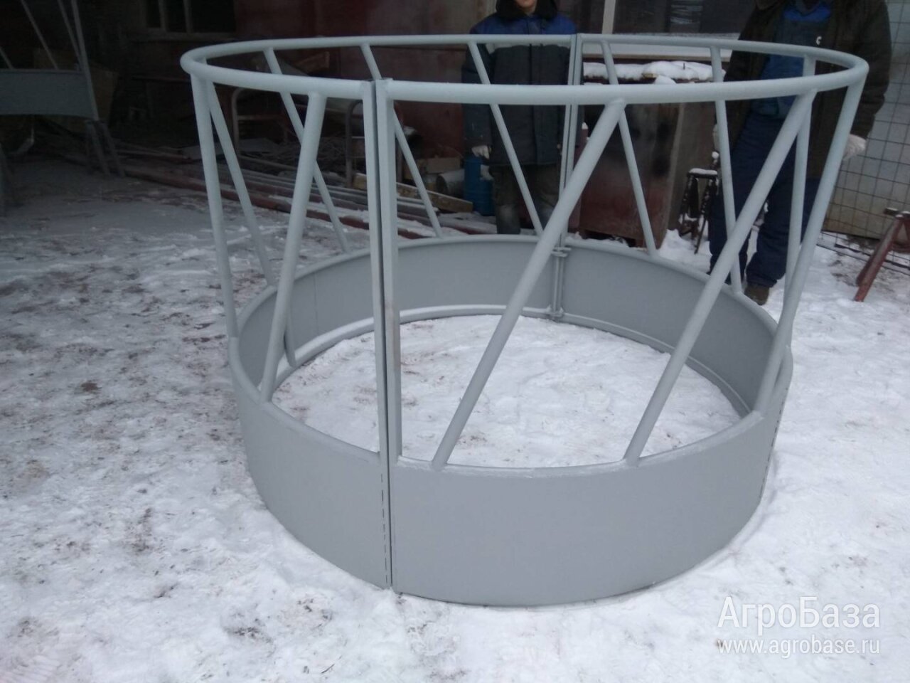 Кормушка пастбищная для организованного кормления КРС