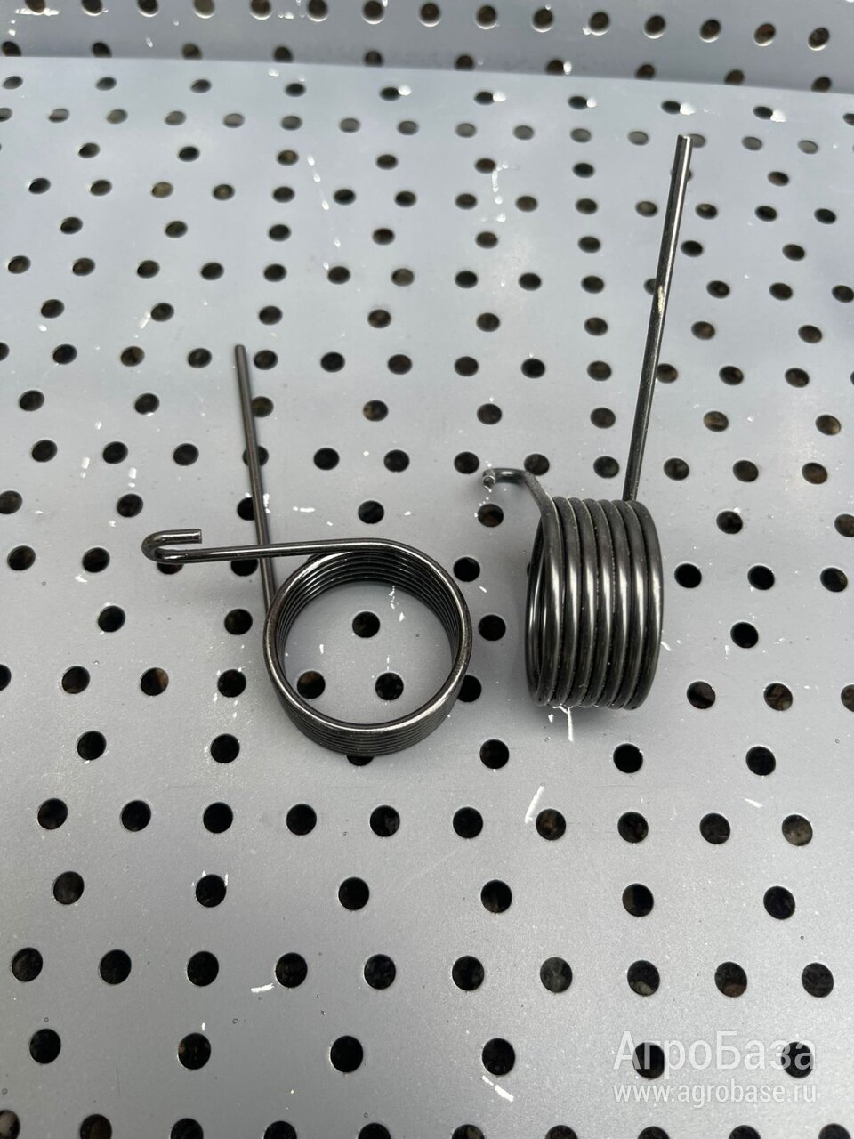 Натяжная пружина рычага G28518 (KINZE / JOHN DEERE)