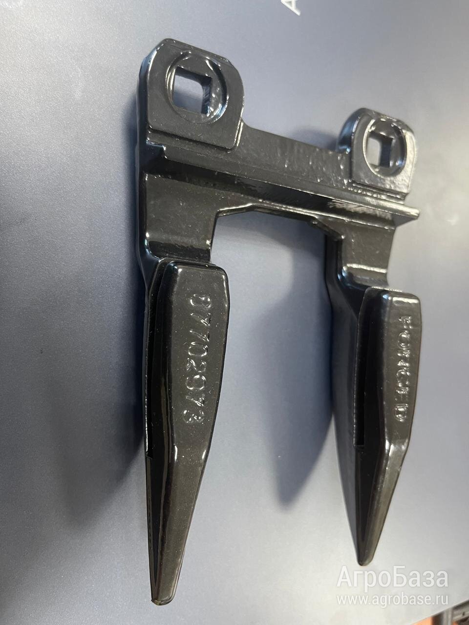 Палец сдвоенный (87702973) на жатку зерновой Case, New Holland