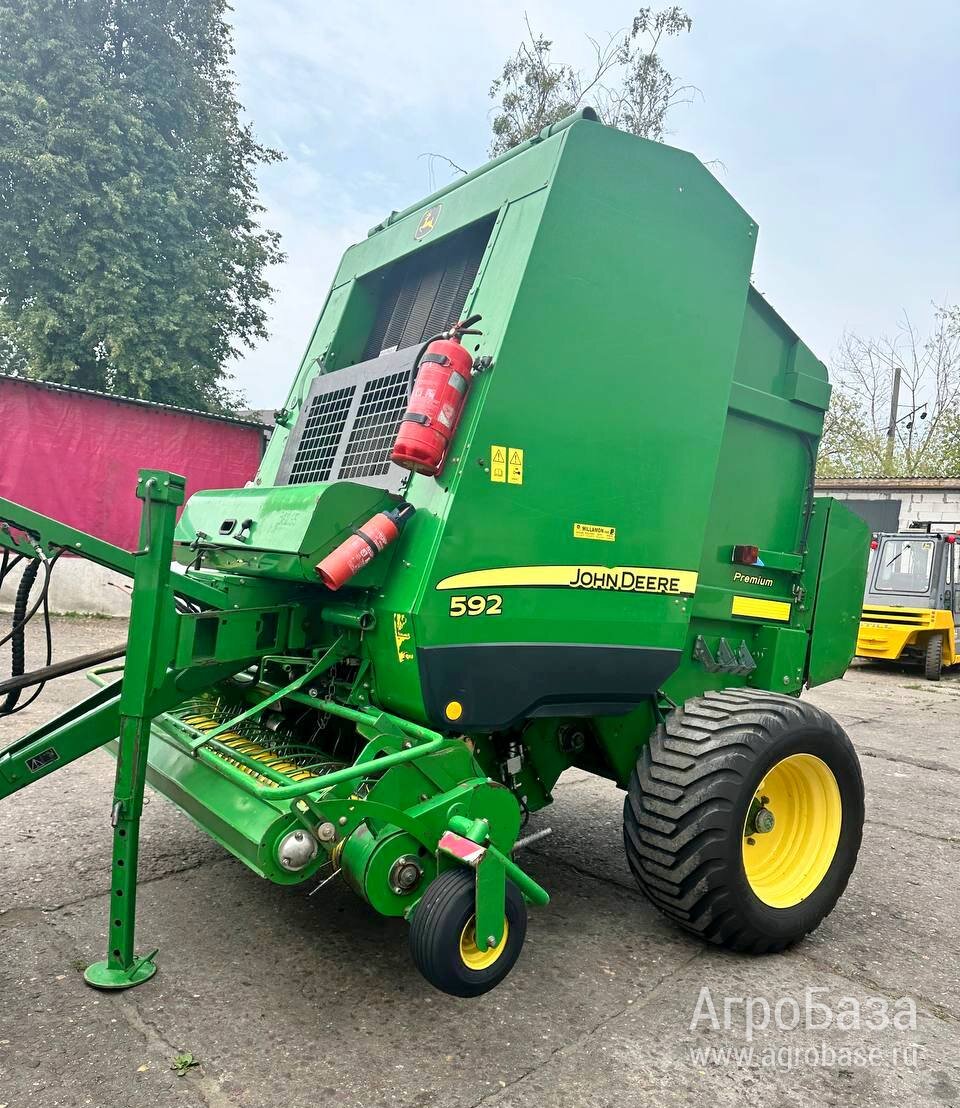Пресс-подборщик John Deere 592