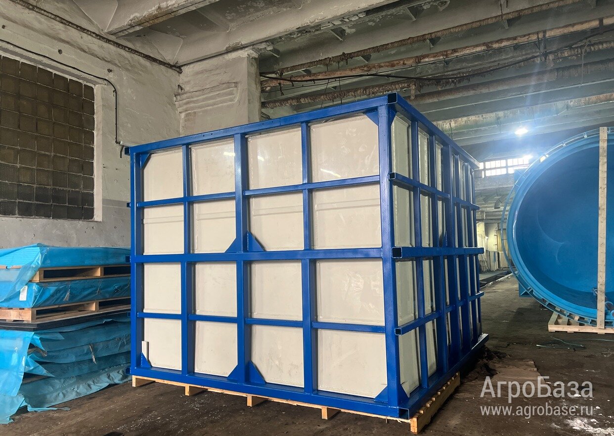 Емкость из полипропилена в металлокаркасе