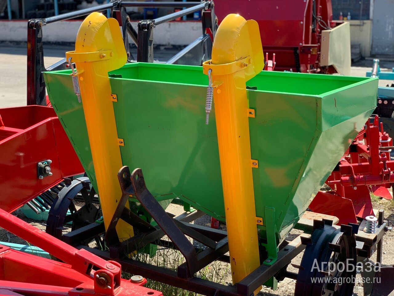 Картофелесажалка двухрядная СКН-300/2, навесная с увеличенным бункером D-pol