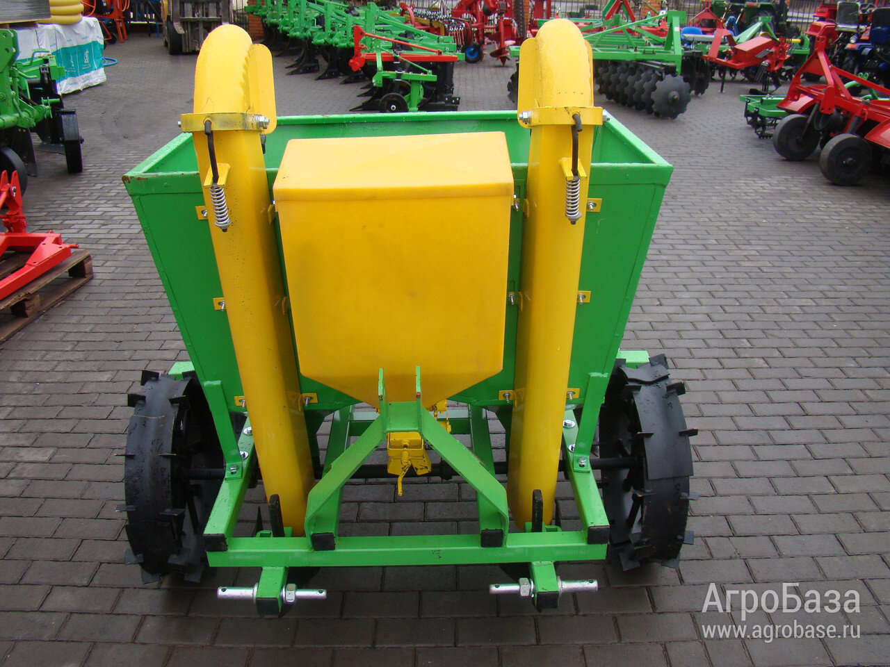 Картофелесажалка 2х-рядная бункер CKH-180 с подкормкой D-POL