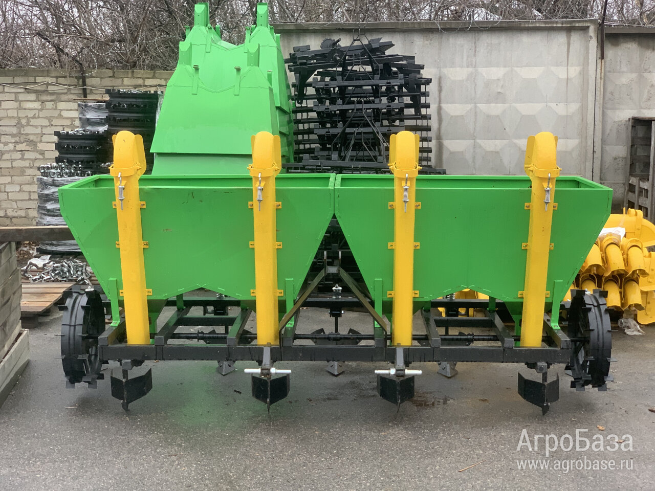 Картофелесажалка 4х-рядная с увеличенным бункером D-POL