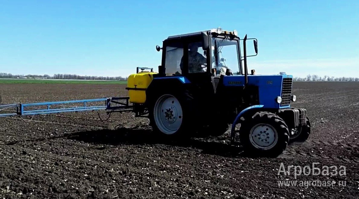 Опрыскивание полей трактором МТЗ 82