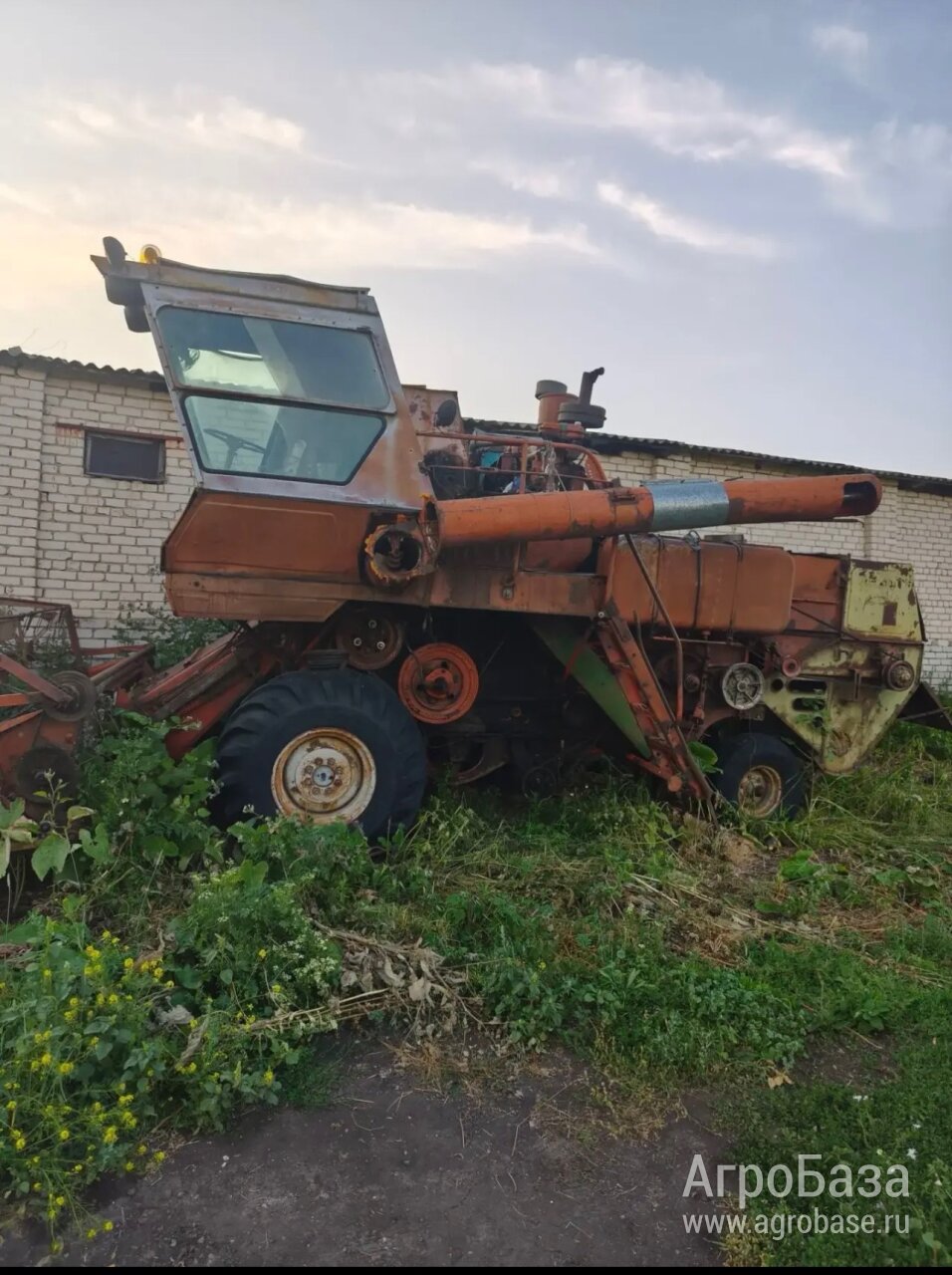 Комбайн Нива