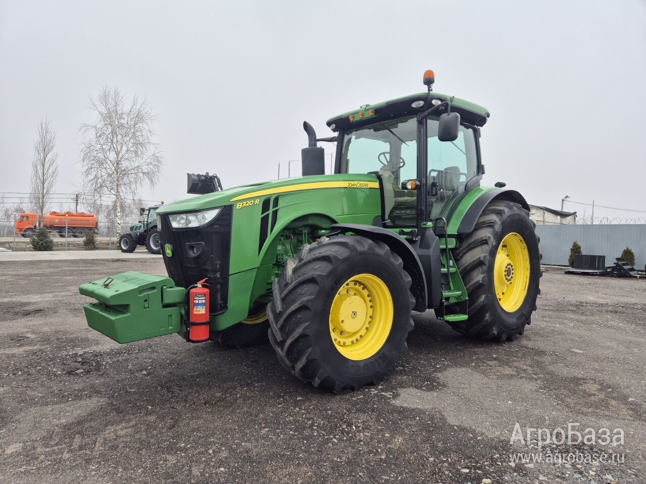Трактор John Deere 8320R
