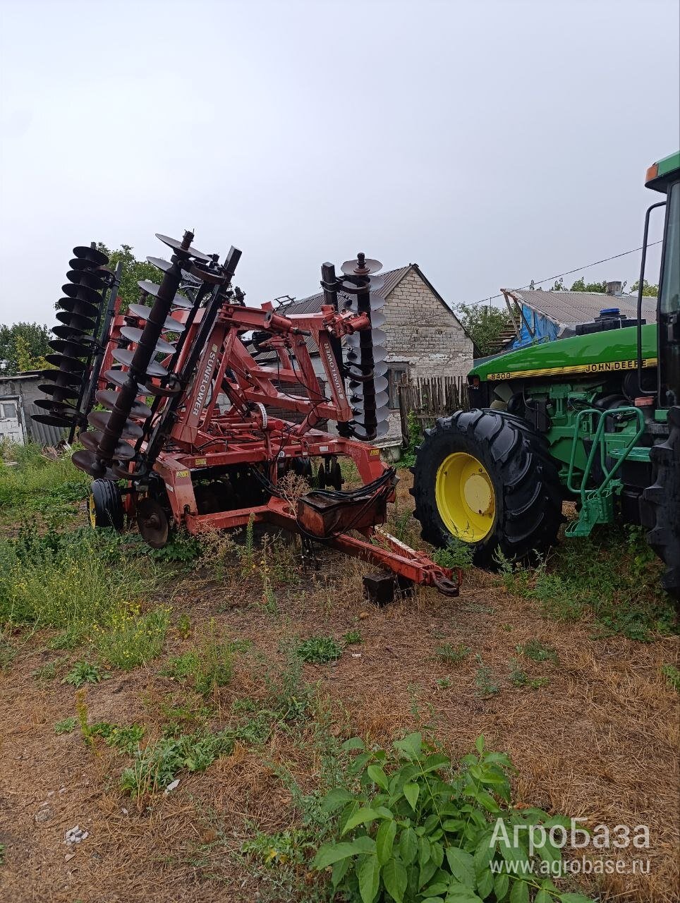 Продам трактор John Deere 1998 года выпуска.
