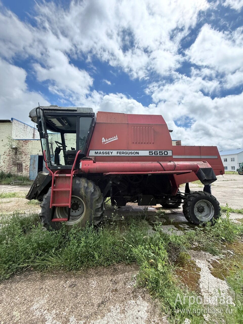 Комбайн Massey Ferguson MF 5650