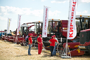 Брянские комбайны на «Дне поля Оренбуржья - 2017»