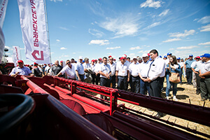 Брянские комбайны на «Дне поля Оренбуржья - 2017»