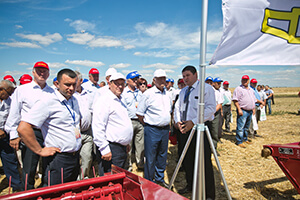 Брянские комбайны на «Дне поля Оренбуржья - 2017»