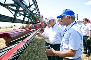 Брянские комбайны на «Дне поля Оренбуржья - 2017»